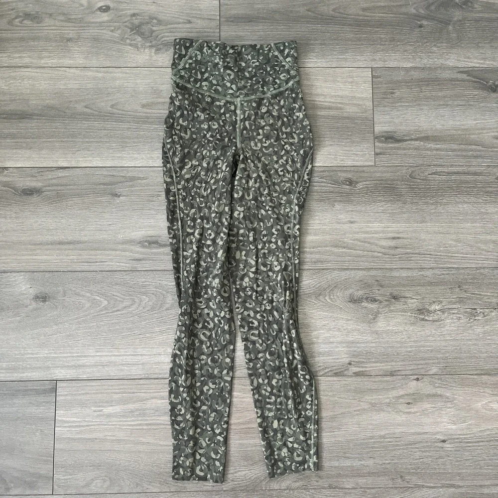 Lululemon Womens Sz 0 Leggings Compression Green Camo